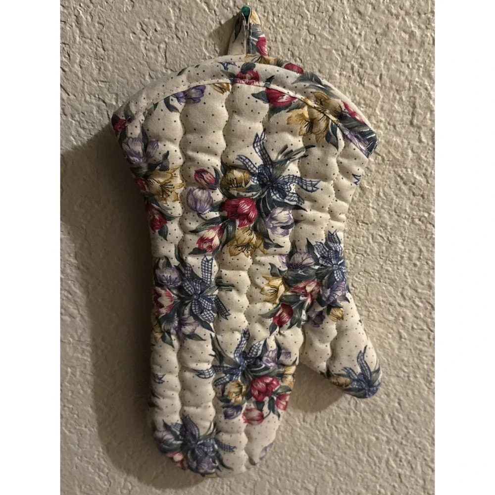 Vintage Quilted Floral Oven Mitt Pot Holder Tulip Bow Print Cottage Kitchen
